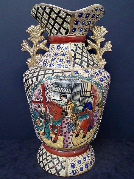 Chinese hand painted antique vase - c1900s