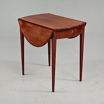 Pembroke Table (early 1800s) Mahogany