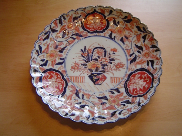 LARGE `IMARI` PLATE