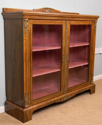 QUALITY ANTIQUE 20TH CENTURY WALNUT DISPLAY CABINET / BOOKCASE