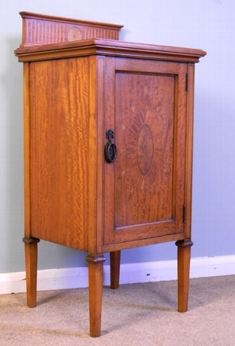 ANTIQUE SATINWOOD SIDE CABINET / BEDSIDE TABLE