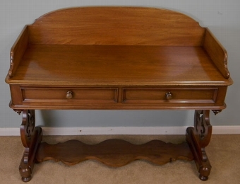 ANTIQUE VICTORIAN MAHOGANY SIDE TABLE / WASHSTAND