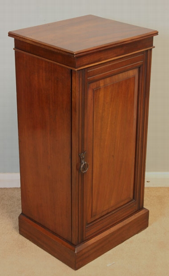 Antique Antique Victorian Mahogany Bedside Cabinet. 