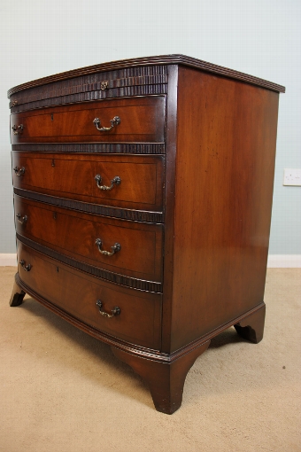 Antique Antique Georgian Style Chest of Drawers.
