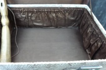 Antique Suite case in snake skin of the Python.