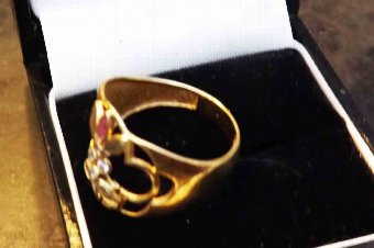 Antique 18ct gold diamonds & sapphire and rubie ring 