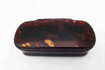 Tortoise shell top snuff box
