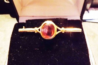 Gold brooche with rare Blue Jon stone