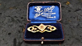 Gold brooch with rubie Victorian