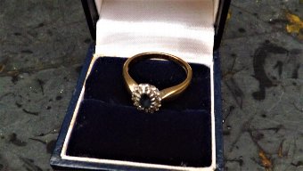 Antique 9ct gold Saphire & diamonds ring