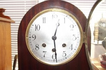 Antique BRACKET CLOCK MAHOGANY  CASED MECHANICAL 8 DAY WESTMINSTER CHIMES.