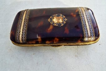 Tortoise shell with inlays Cigar case
