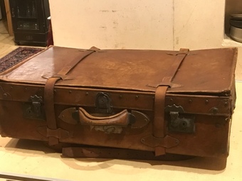 Gentleman’s suit case circa 1900 in cow hide leather