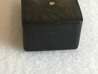 Antique Snuff box Chinese scenes paper mache tables top box   