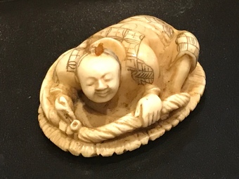 Japanese  carved bone netsuke