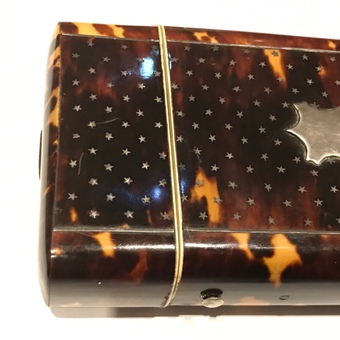 Antique Finest Gentleman’s Cigar case in tortoise shell and silver piquets 