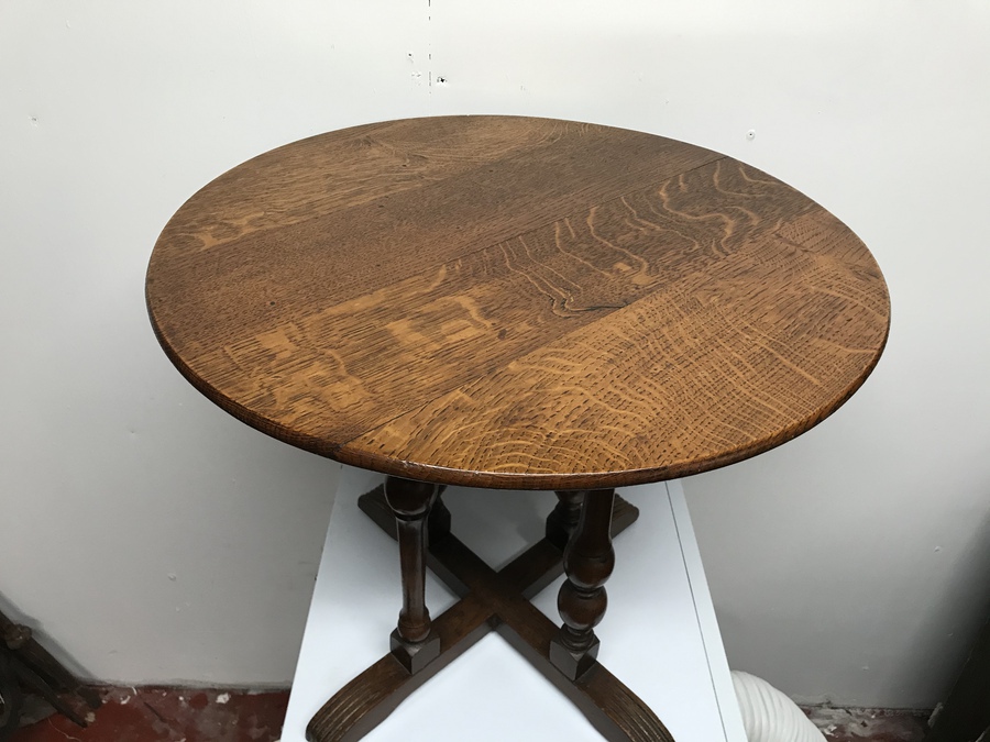 Antique Traditional oak coffee table 