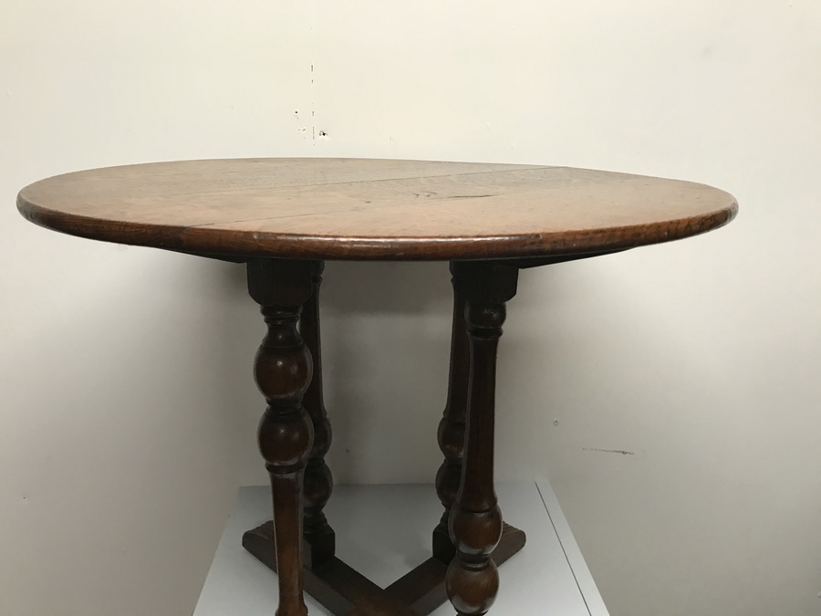 Antique Traditional oak coffee table 