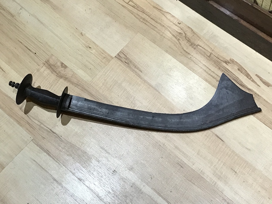 Antique 18th century Oriental sword/weapon
