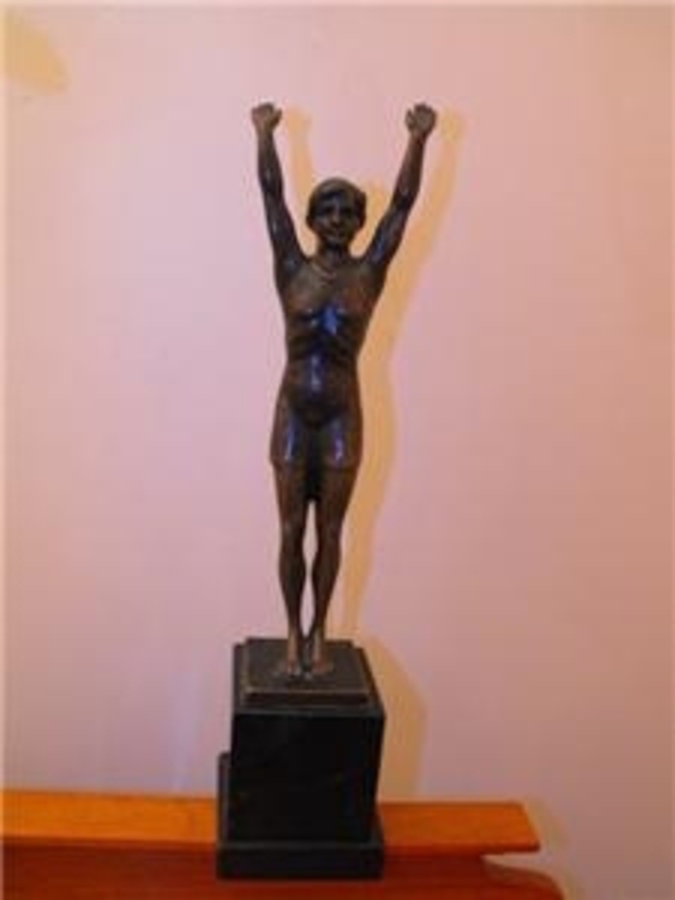 ART NOUVEAU FIGURE IN BRONZE OF YOUNG BOY SWIMMER