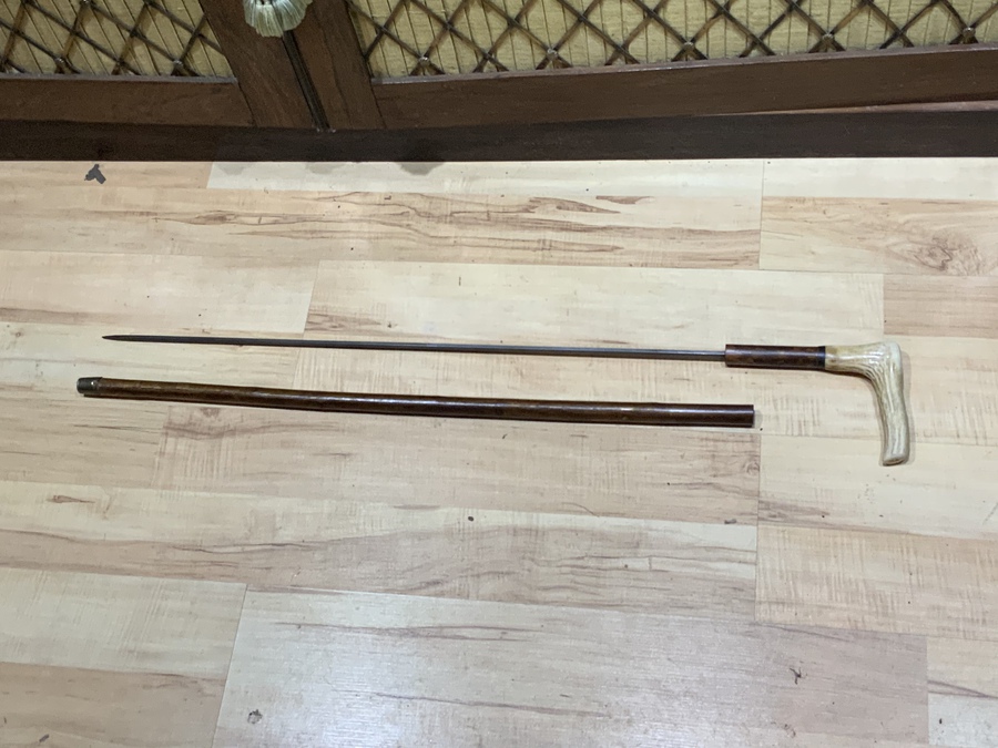 Antique Gentleman’s walking stick sword stick with horn handle grip