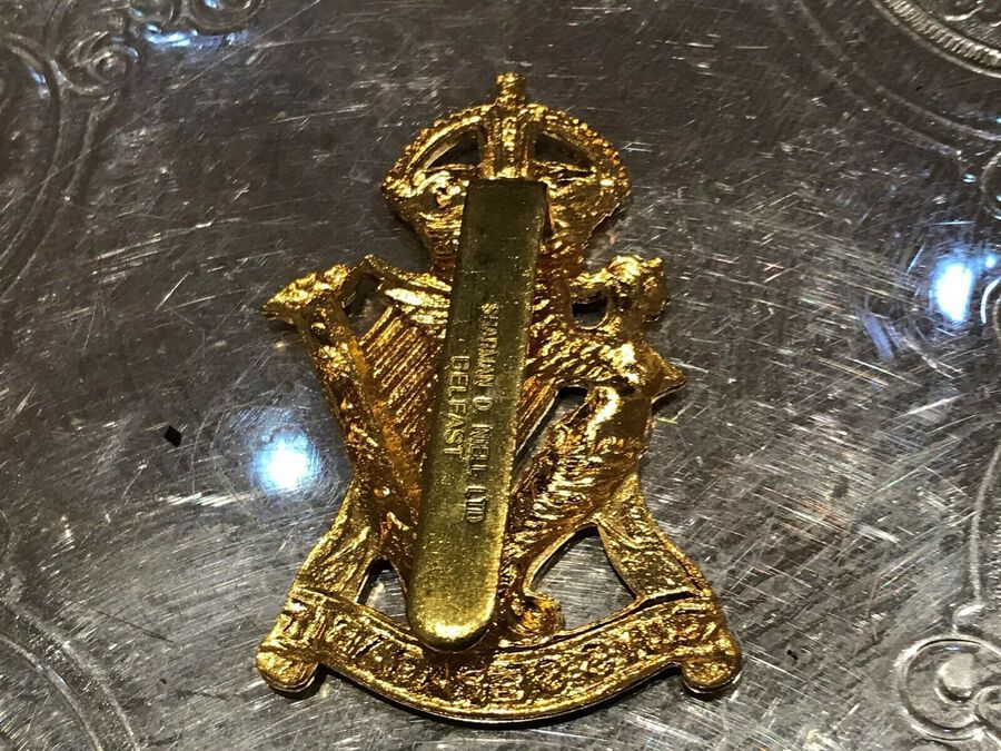 Antique 1ww Irish Rifles other ranks cap badge