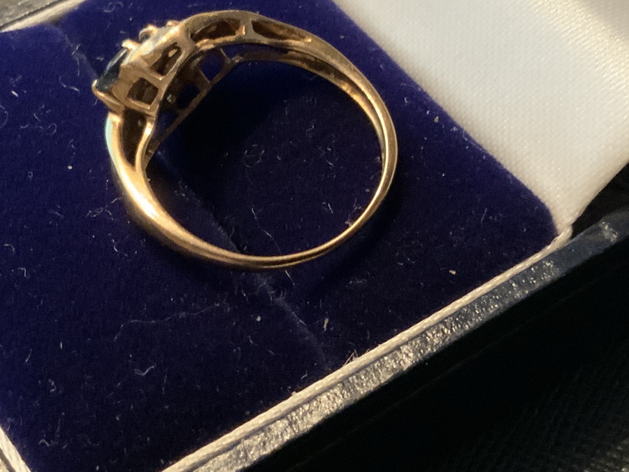 Antique Emerald & Diamonds ladies 9CT gold ring
