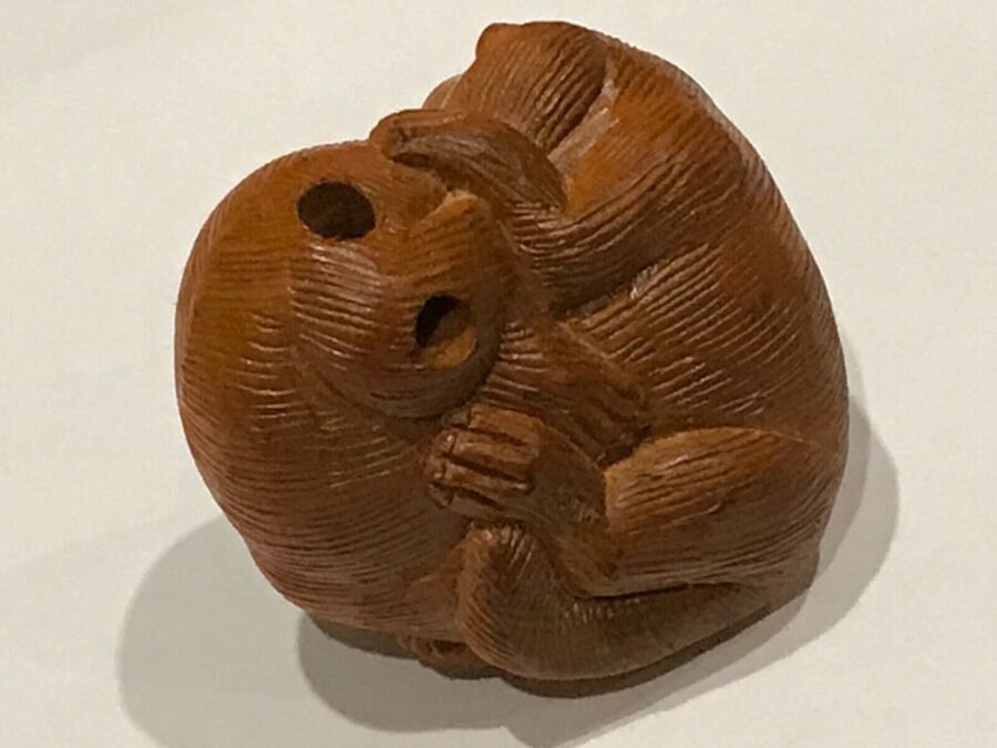 Antique Netsuke wonderfully carved pair of playful puppies