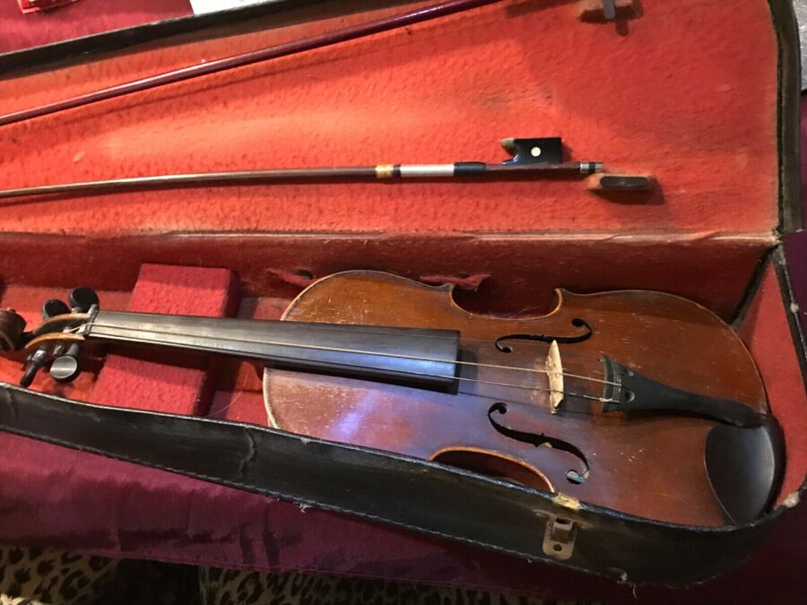 The Mindstone G Murdoch & Co London cased violin