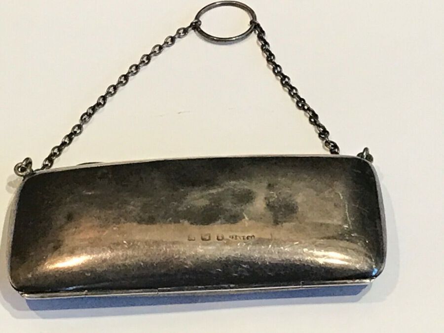 Silver lady’s purse and chain hallmarked for Birmingham