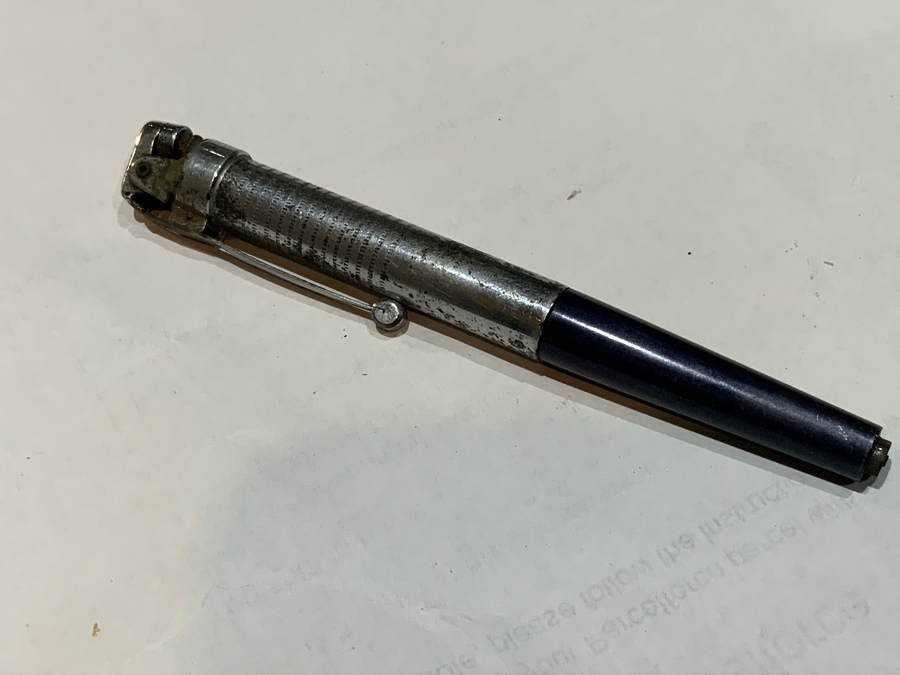 Novelty pen lighter