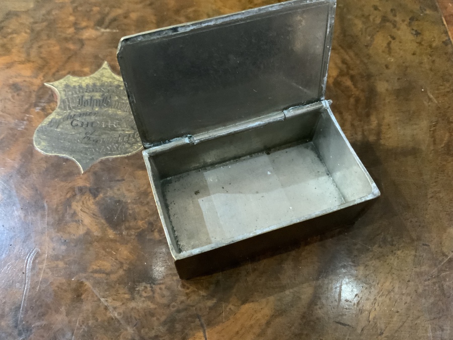 Antique Mouse man table snuff box