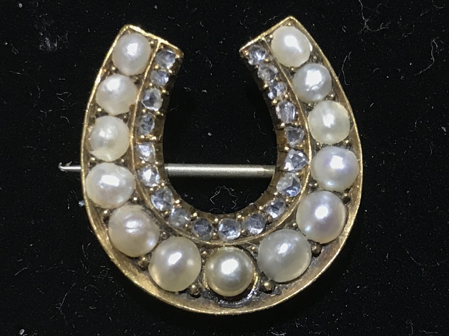 Antique Diamonds & Pearls Good luck horseshoes brooch 