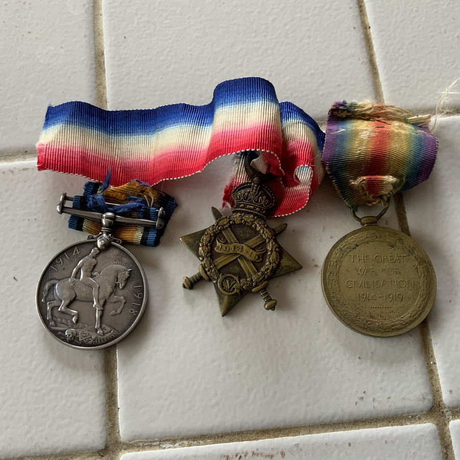 Antique 1WW MEDALS TO SOLDIER OF THE 12TH Hampshire Regiment 