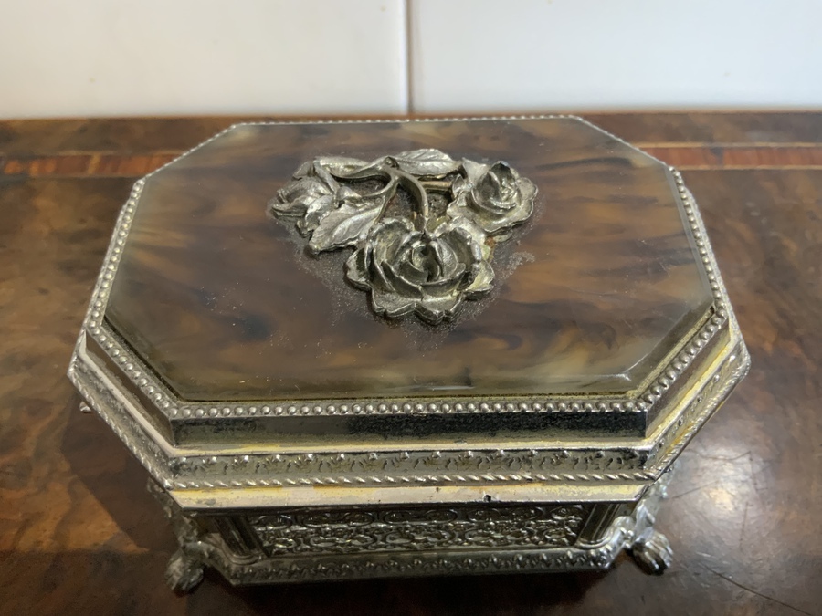 Antique Jewels Casket, Japanese  onyx topped with beautiful rose