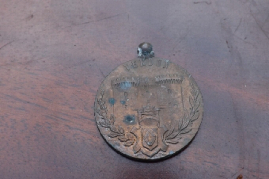 Antique Verdun 1ww French medal. Comes with Free post
