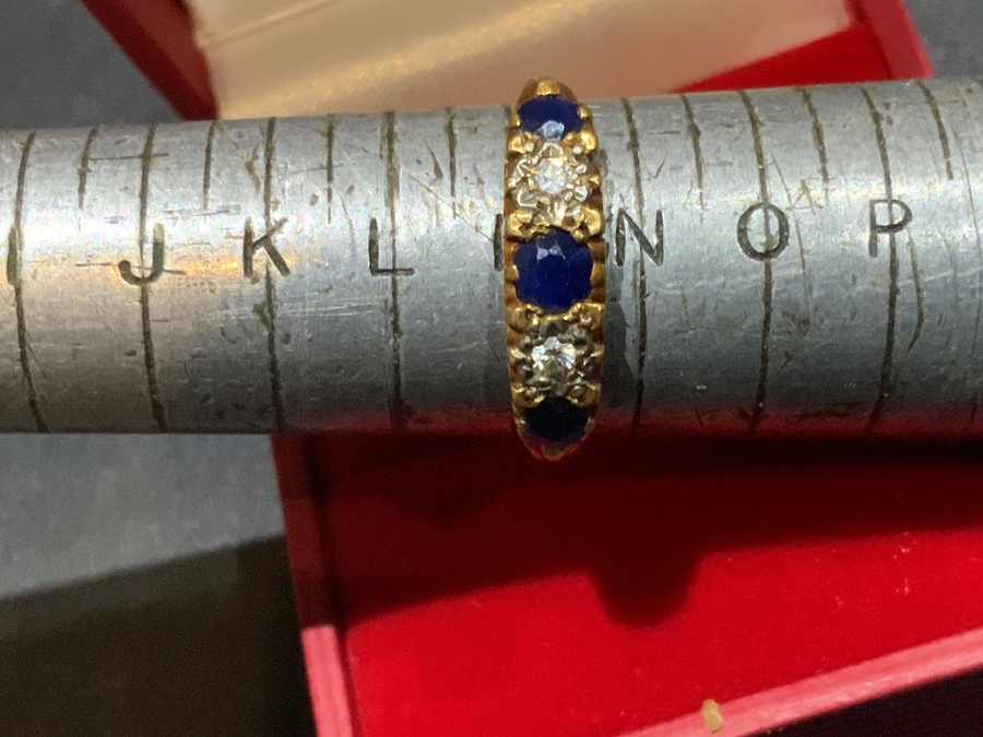 Antique Diamonds & Sapphire’s 18CT Ladies ring