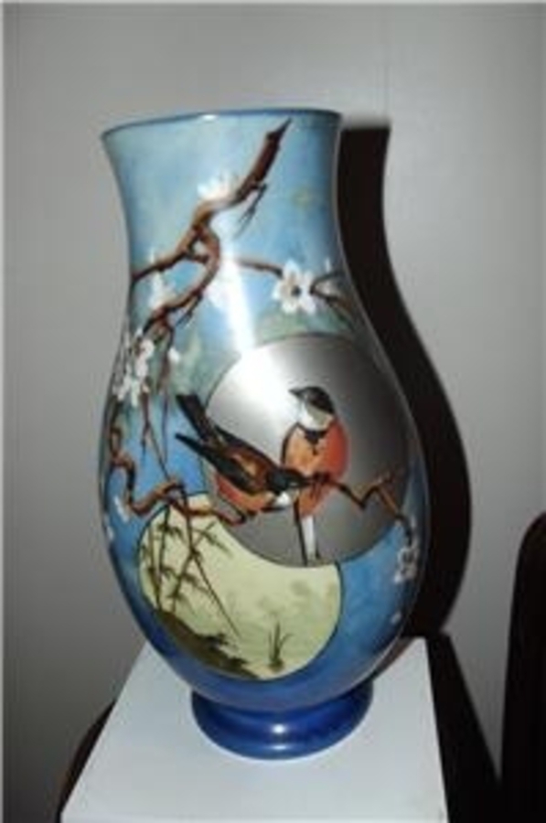 Antique GLASS VASE VICTORIAN HAND PAINTED WONDERFUL COOURS SUPERBLY PAINTED BIRD SCENE