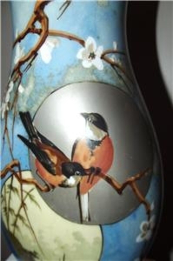 Antique GLASS VASE VICTORIAN HAND PAINTED WONDERFUL COOURS SUPERBLY PAINTED BIRD SCENE
