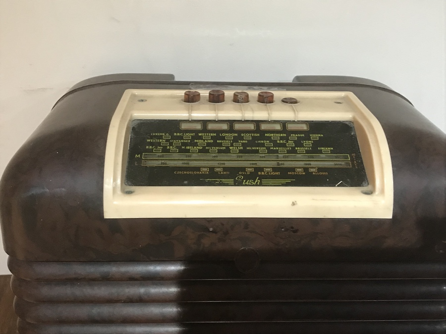 Antique Art Deco Bakelite radio