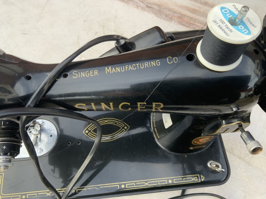 Antique Vintage Singer Electric Sewing Machine 