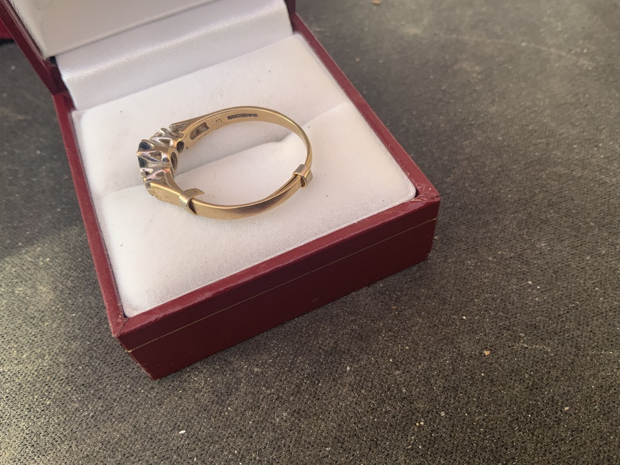 Antique Ladies Sapphire and diamonds 9 CT ring