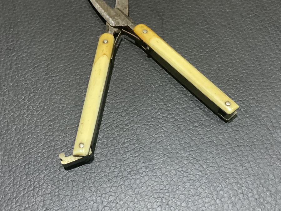Antique Victorian fold away scissors 