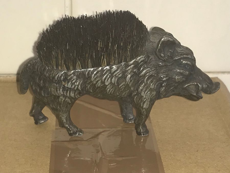 Wild Boar nibs cleaner/pin cushion