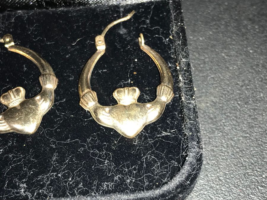 Antique Queen of Hearts 9CT gold earrings 