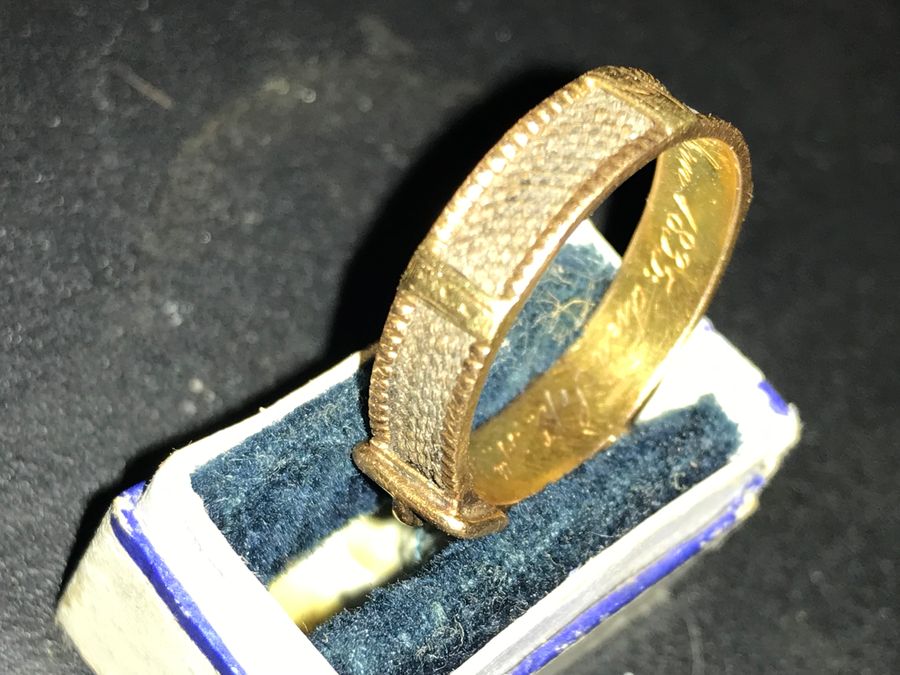 Antique Mourning ring Victorian gold 15 CT