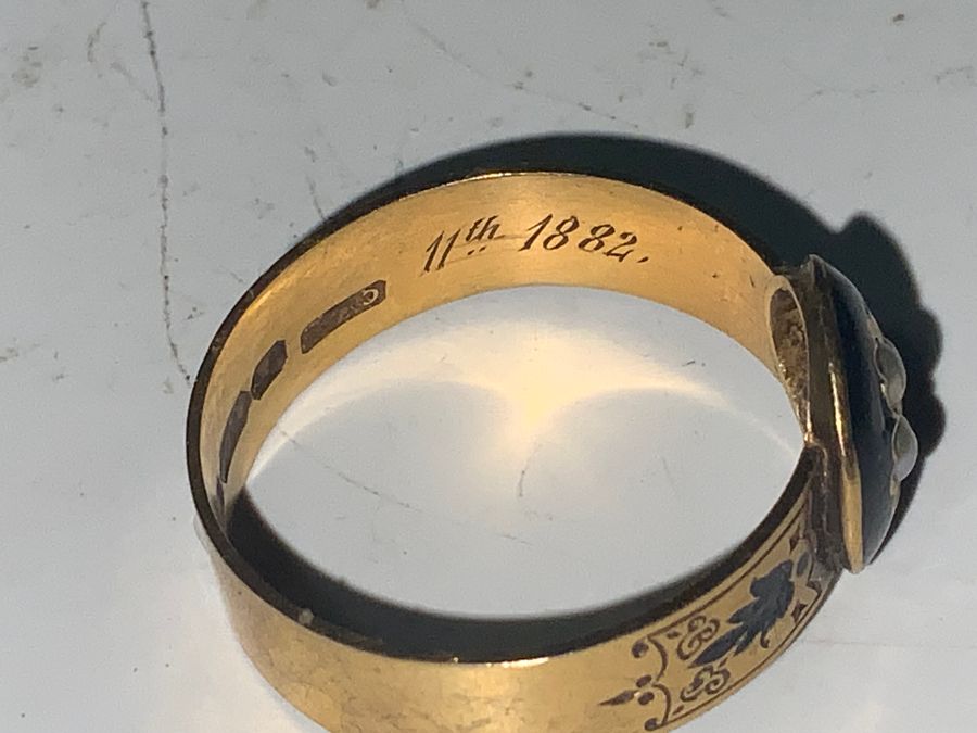 Antique Mourning ring 15CT gold Victorian