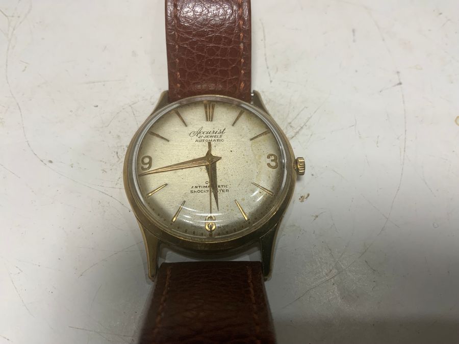 Antique Mans 9 CT gold Accurist wristwatch