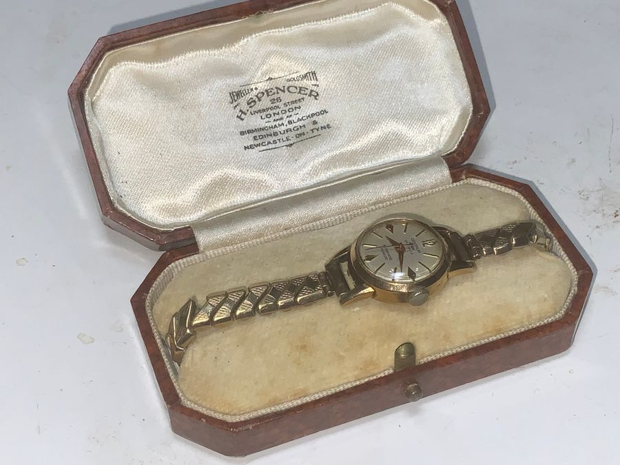 Antique 9CT gold Ladies Centaur wristwatch 
