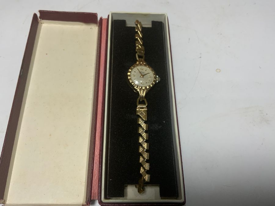 Ladies avia 9CT gold cased wristwatch boxed